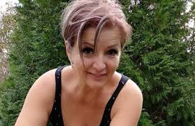 În anul 1988 se căsătorește cu sorin oprea, fiului dirijorului paraschiv oprea. Carmen RÄƒdulescu A TrÄƒit Momente Grele Am Plecat Din AceastÄƒ RelaÅ£ie Doar Cu Jeansii De Pe Mine