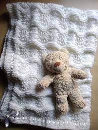 Copertina Bianca Lana Ai Ferri Neonato Elegante Battesimo By Ilfilodimari 110 00 Su Coperta Del Bambino Copertine Per Neonati Coperte Neonato All Uncinetto
