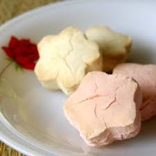 A Melt In The Mouth Cookie Made With Tapioca Starch And Coconut Milk Must Have Cookie During Chinese New Year In Asian Desserts Yummy Cookies Chinese Dessert