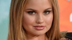 Chi è Debby Ryan? Biografia, carriera e vita privata della Blaire del film  Netflix Night Teeth