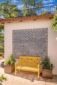 La ventaja de contar con este producto es que existen variedad de diseños y son exclusivos para este tipo de aplicación. Como Decorar Las Paredes De Un Patio Exterior 19 Ideas