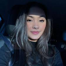 9 Inspirasi Makeup ala Caitlin Halderman, Flawless Banget!