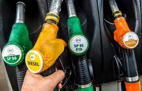 Son garage est également une station essence qui ne fournit que du 95 e10 carburant qu'il déconseille (et aussi du 98 excellium !!!!) Essence Les Prix Des Carburants Evoluent En Ordre Disperse En France