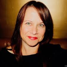 Kelly Howells's Instagram, Twitter & Facebook