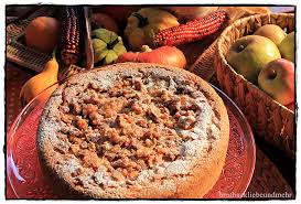 Hallo ihr lieben heute gibt es einen saftigen versunkenen apfelkuchen mit walnüssen nach oma's art. Apfelkuchen Mit Karamelisierten Walnussen Brotbackliebe Und Mehr