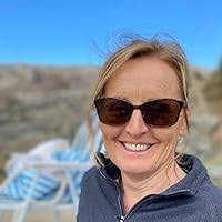 The Polyvagal Theory in Therapy: Engaging the Rhythm of Regulation by Deb  Dana