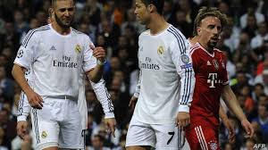 وفي خط الوسط لوكا مودريتش ، كاسيميرو ، توني كروس ، فالفيردي. Ø¨ÙŠÙ† ÙƒØ±ÙŠÙ… Ø¨Ù†Ø²ÙŠÙ…Ø© ÙˆÙ…Ø³Ø¹ÙˆØ¯ Ø£ÙˆØ²ÙŠÙ„ Ø§Ù„Ø³Ø¤Ø§Ù„ Ø£ØµÙˆÙ… Ø£Ù… Ù„Ø§ Ø£ØµÙˆÙ… Ø§Ù„Ø­Ø±Ø©