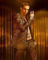 Bam bam twist, 16 marzo, me ne frego, c'est la vie, sweet dreams, maleducata, thoiry remix (samba trap vol. Achille Lauro Sforna Il Video Di Bam Bam Twist Metro News