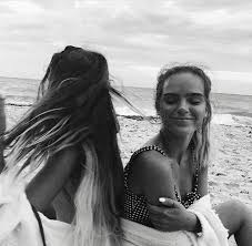 Black And White Best Friends Goals Pin By Show Me Your Mumu On Besties Black And White Pictures Black And White Black N White