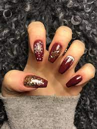 Burgundy Christmas Acrylic Coffin Nails With Good Glitter And Snowflake Nail Art Burgundy Acrylic Nails Christmas Nails Acrylic Xmas Nails
