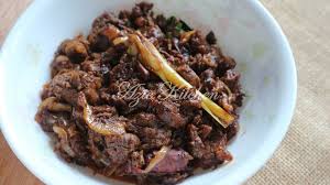 1 kilogram daging di potong saiz rendang,basuh dengan tepung gandum. Daging Masak Hitam Turun Temurun Yang Mudah Dan Sedap Azie Kitchen