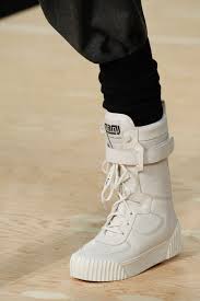 Accessori iconici dei migliori brand al mondo. Marc By Marc Jacobs Fall 2014 Ready To Wear Collection Style Com Mens Boots Fashion Sneakers Men Fashion Boots