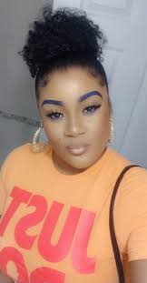 Tried blue eyebrows for d first time and am loving it😊