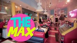 Professionnelle depuis 2000, elle débute sur le circuit européen en 2001 puis dispute le circuit américain depuis 2003. Suzann Pettersen Golf Swing Suzanne Peterson Golf Swing