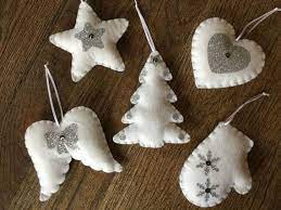 C'est rapide et pas diy noël : Decorations De Noel En Feutrine Coloris Blanc Argent Accessoires De Maison Par L Atelier Decorations De Noel En Feutrine Noel En Feutrine Deco Noel Feutrine