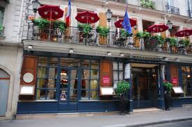 The Cafe Le Procope Was Founded In 1686 And Several Years Later Moved To The Location It Still Occupies In The Cour Paris Cafe French Revolution History Paris