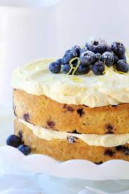 Rendez Votre Gateau Aux Bleuets Moelleux Grace A Un Ingredient Secret Trucs Et Astuces Ma Fourchette Blueberry Zucchini Cake Desserts Blueberry Lemon Cake