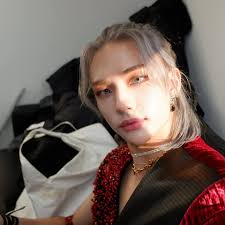 Hwang Hyunjin as a crown; an elegant thread. 👑 (pcr.