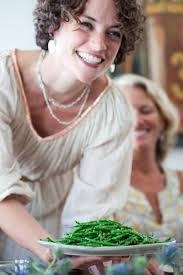 Good Food to Share (Williams-Sonoma): Recipes for Entertaining with Family  & Friends: Gillingham-Ryan, Sara Kate: 9781616280710: Amazon.com: Books