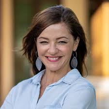 Lead Like a Woman: Tenacious (Lead Like a Woman Books): Heuston, Andrea,  Herrera, Andrea, Maxon, Savana, Kuo, Cathey, O'Neal, Jennifer, Dray, Sarah,  Marlowe, Tracy, Diteljan, Leah, Howland, Pam, Endline, Sarah:  9781990830587: Amazon.com: