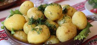 Was macht die kartoffel giftig? Kartoffeln Kochen Salz Pellkartoffeln Wissenswertes Zu Dauer Und Nahrstoffen Utopia De