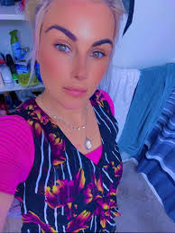 Ashleigh Carson's Instagram, Twitter & Facebook