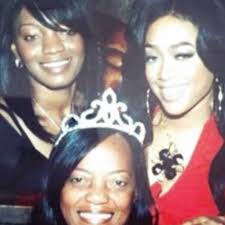 Happy birthday sista @_lauralove 🎂🎈🎉🥳💜🎊🎁💐🌷 I love you with  everything inside of me. You're my rock 🥹 wishing u the best day filled  with love 🧡 DEEP 🤞🏽