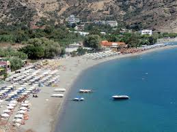 Από την παραλία της πόλης και 1,6χλμ. Oi 10 Mageytikes Paralies Poy 8a Erwteyteis Sto Re8ymno