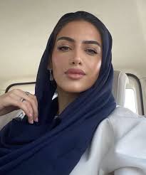 إذا رأت الفتاة العزباء في منامها أنها تقوم بكشف شعرها أمام الناس دل ذلك على أنها سوف تقع في تفسير حلم الخروج بدون حجاب للمتزوجه. 20 ÙŠØ§Ø±Ø§ Ø§Ù„Ù†Ù…Ù„Ù‡ Ideas In 2021 Arabian Women Abaya Fashion Arabian Beauty