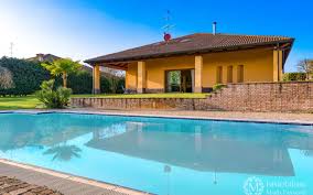 In contesto signorile centro immerso nel verde appartamento composto ingresso soggiorno cucina bagno. Villa A Casalpusterlengo Con Piscina Immobiliare Maria Pannone