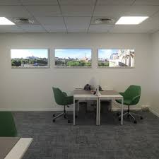 Voici Trois Jolies Lucarnes Sur Mesure Installees Dans Les Locaux De Regus Centre D Affaires Plafondslumineux Fen Fausses Fenetres Plafond Lumineux Lucarne