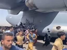There were scenes of panic at kabul airport on monday as desperate residents tried to flee a german evacuation plane also landed at kabul airport on monday, sources told reuters news agency. Tkby74cf Laubm
