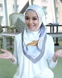 Tudung shawl atau tudung bawal? 7 Cara Pakai Tudung Bawal Paling Glam Tahun 2020 Mataa