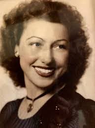 Taylor Betts's Instagram, Twitter & Facebook