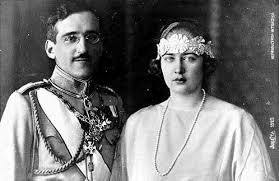 Elena lupescu şia facut partiz. Cum A Instaurat Regele Carol Al Ii Lea Dictatura In Romania