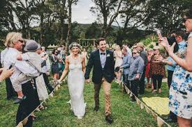 Doing A Casual Outdoor Wedding Give Your Guests Blankets To Sit On While They Wait For The Ce Casual Outdoor Weddings Outdoor Wedding Ceremony Outdoor Wedding