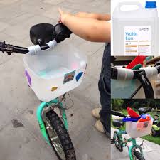 Diy Panier Pour Velo 1 Bidon De 5 Litres 2 Colsons Des Ciseaux Ou Cutter Et 1 Clou Assez Large Chauffe Panier Velo Enfant Panier Velo Bidon Plastique
