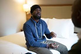 Aslen defansta sağ bek ve orta sahada sağ açık pozisyonlarında oynayan oyuncu, yeri geldiğinde defansif orta saha. Ex Arsenal Star Emmanuel Eboue Offered Legal Advice To Help Overturn Court Ruling That Is Set To Leave Him Homeless Irish Mirror Online