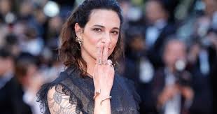 The celebrity chef is survived by a daughter and his girlfriend, the actress asia argento. Cnn Cancels Episodes Of Anthony Bourdain Parts Unknown Starring Asia Argento After Sexual Assault Allegations Emerge Meaww
