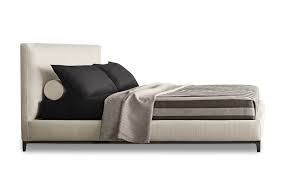 Mit seiner schlichten eleganz fügt sich das bett ganz natürlich in jedes ambiente ein und kann mit der wahl des bezugsstoffes jedem stil angepasst werden. Betten De Andersen Bed