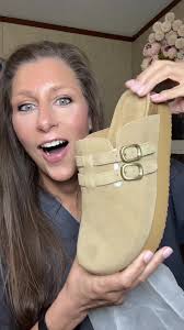 Chic and Comfy Stephi Leather Clogs for Everyday Wear