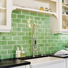 Birbirinden güzel mutfak seramik modellerinden hangisini kullanacağınıza karar verirken; Estetik Yesil Mutfak Fayans Modelleri Ev Dekorasyonu Trendleri Green Backsplash Trendy Kitchen Backsplash Kitchen Tiles Backsplash