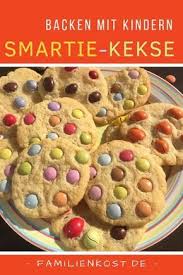 Cookies Mit Smarties Rezept Fur Bunte Kekse Fur Kinder Rezept In 2020 Backen Mit Kindern Kuchen Rezepte Kinder Kuchen