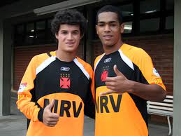 Cria das categorias de base do clube, o atacante alex teixeira está no futebol chinês. 20160113 2039 1 Philippe Coutinho E Alex Teixeira Em Seus Tempos De Vasco Casaca