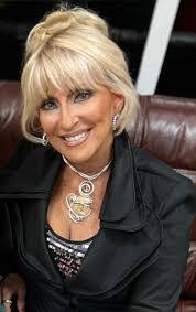 Lynette Robbins's Instagram, Twitter & Facebook