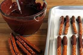 Melted Chocolate For Dipping And Drizzling Microwave Method Recipe Melting Chocolate Chips Melt Chocolate For Dipping Melting Chocolate