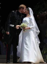 Páginas en la categoría «casas de moda». Uite Ce Aer De Hollywood A Avut A Doua Rochie A Lui Meghan Markle Poarta Semnatura Unei Case De Moda Celebre Kfetele