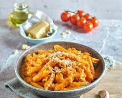 120 g di polpa di pomodoro. Petto Di Pollo Con Penne In Salsa Di Pomodoro Cremosa
