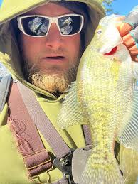 Creek fishing for crappie in cold weather