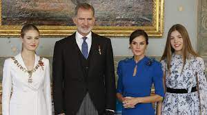 Leonor firma como Felipe VI y Sofía similar a Letizia: qué significa el  detalle clave que une a la Infanta con la Reina